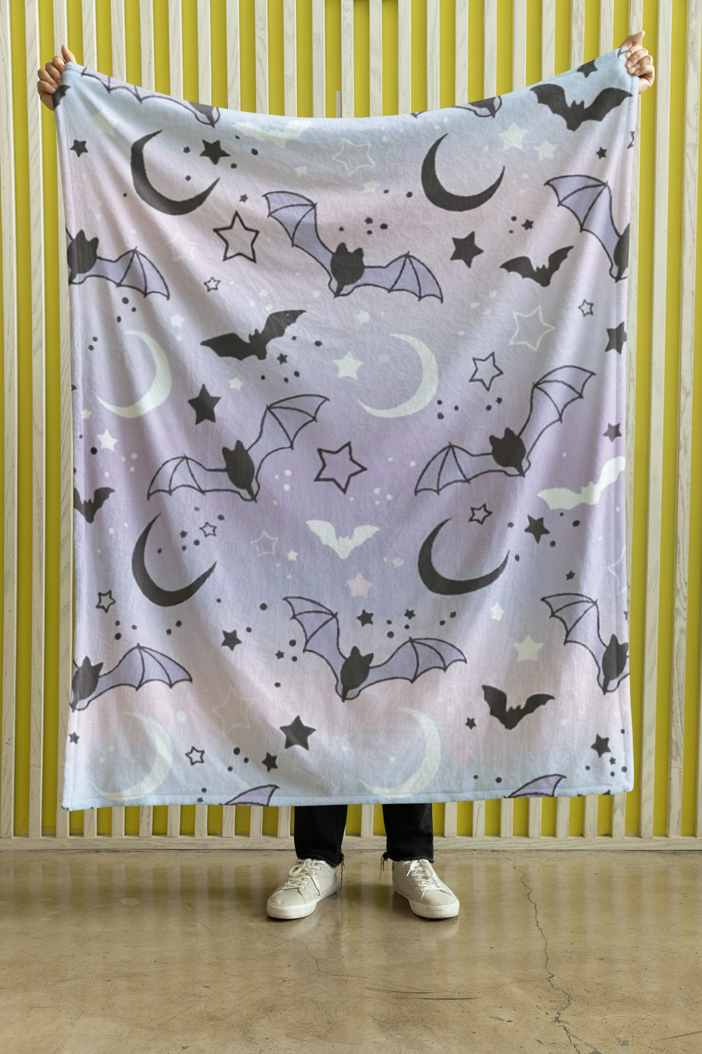 Spooky Halloween Moon & Bat Flannel Blanket - Super Soft Throw for Couch, Bed & Air-Conditioned Spaces